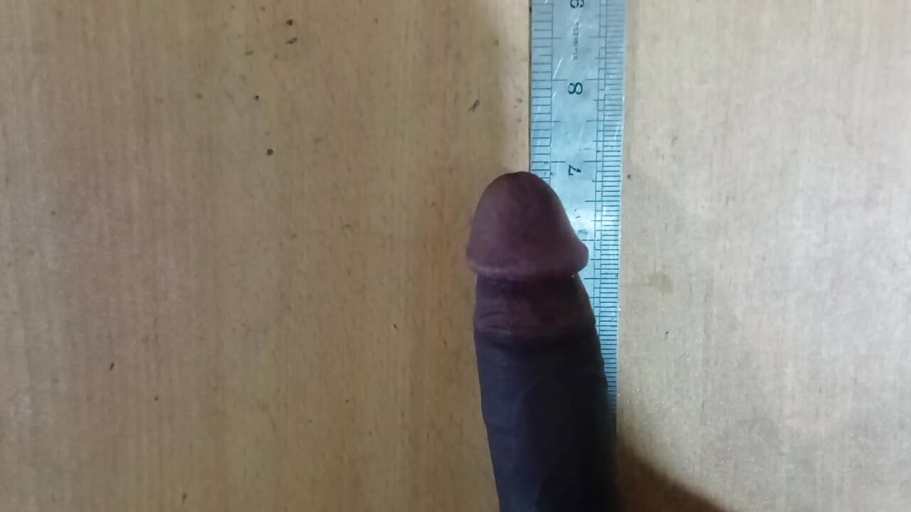 Desi boy Measure your own weight with a scale.