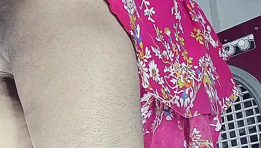 Göt amcık sikiyor yarak emiyor göğüslerini emiyor memeden süt emiyor ve domaltarak yarağa oturuyor ve doğrudan Hintçe seste yatıyor