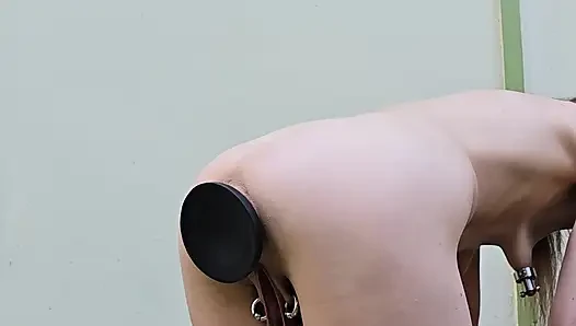 Longpussy. Bahçede takılıyoruz. Birşey değil.