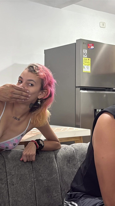 我朋友的繼妹勾引我，我讓她從我朋友那裡猛衝而出。 | 短片 2