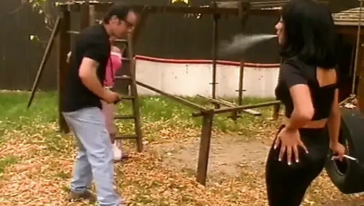 Cewek sange rambut pirang lagi asik fingering memeknya yang menganga sampai muncrat berurat