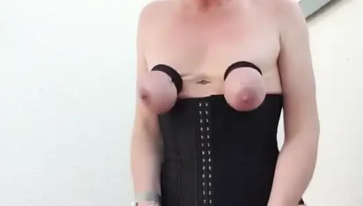 Julie Führt Befehle Von Master Aus