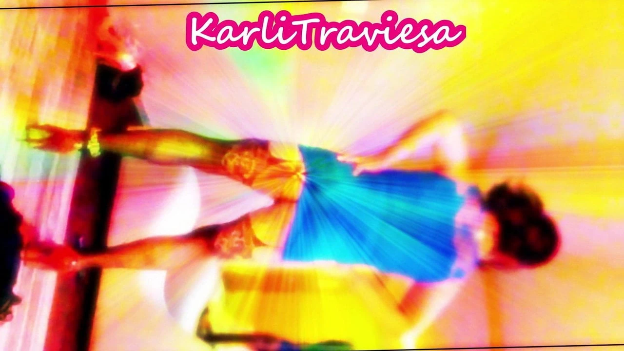 Meksikalı travesti güzel hissediyor ve kendini beğeniyor