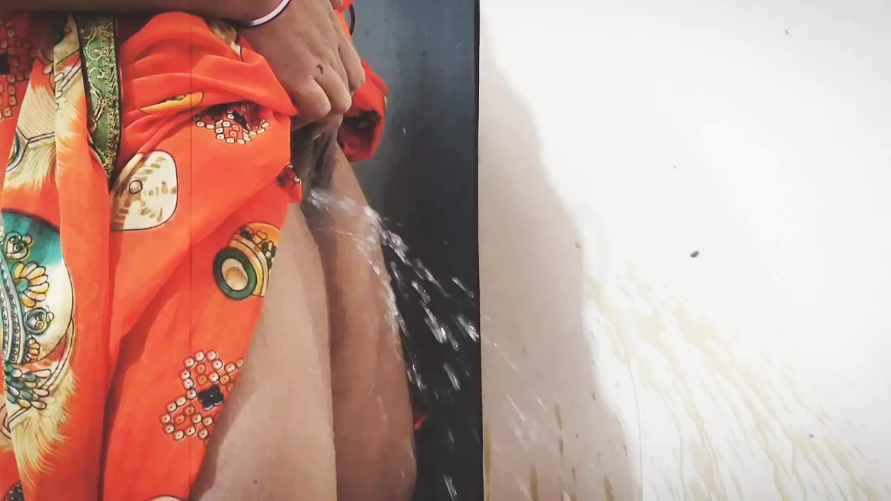 Solo Sangeeta gets hot pissing on the wall with Telugu audio