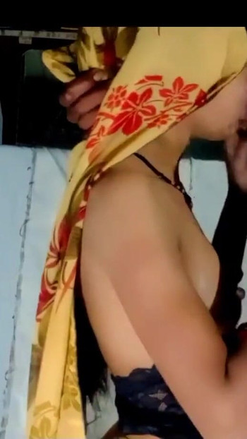 Epic moment from "Sexy bhabhi ko khub land chuswaya our boobs me bhe land diya"