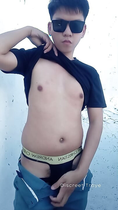 Naughty boy jerk off while waiting for his date - Pinoy Jakol