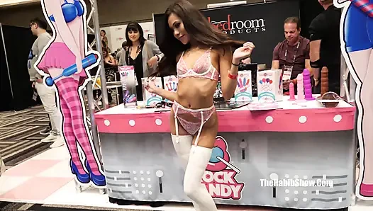 Avn Expo 2019 с леди-мобагом