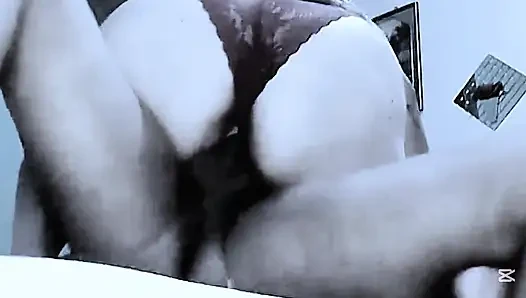 Pelacur ibu tiriku menunggangi kontol gaya retro