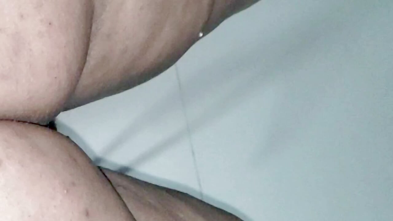 Big Pussy Housewife Pissing in (normal and) Super Slow Motion