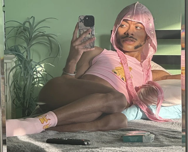 PrinceSleaze Twerkin-Arched on the bed Being Sexy as Always. Shoutout to my 🍦’sters