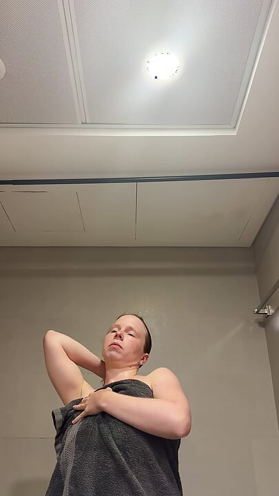 Intimate Shaving in the Bathtub
