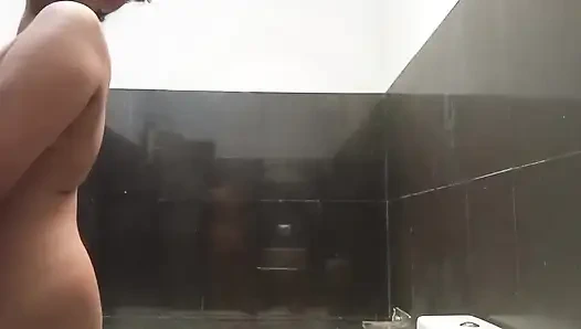Julia bloom si cewek semok latina lagi asik pamer tubuh bahenolnya sambil pamer tubuh bahenolnya sampai orgasme