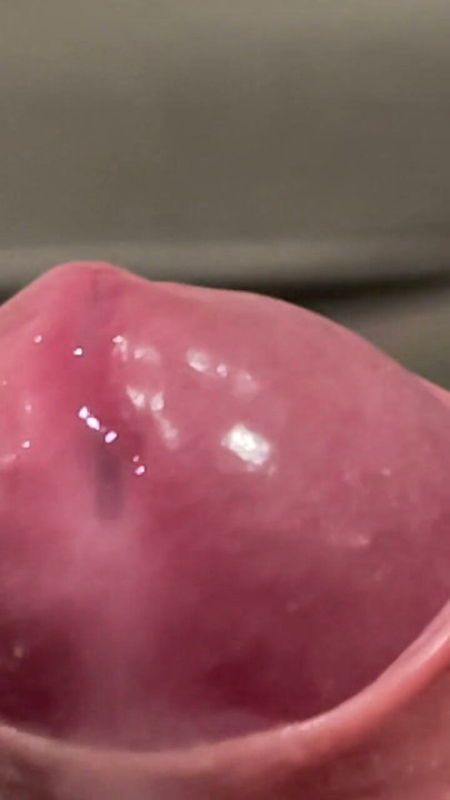 Close up cumming
