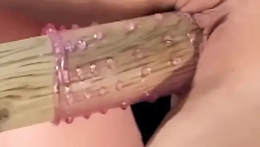 Olgun esmer orta yaşlı seksi kadın büyük zenci yarağı ve büyük oyuncaklar tarafından genişletiliyor