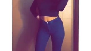 Neha Kakker danse sexy