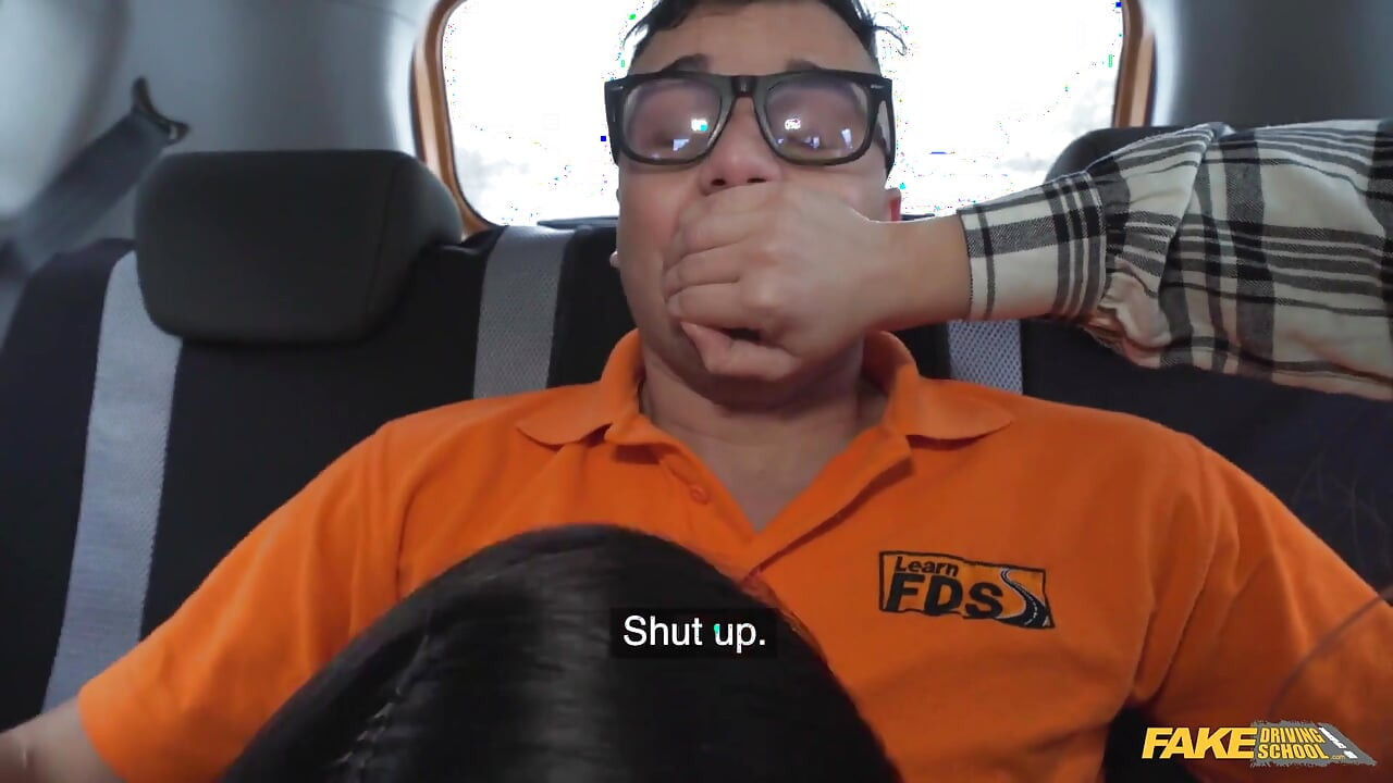 Bị mắc kẹt giữa tuyết và vú to