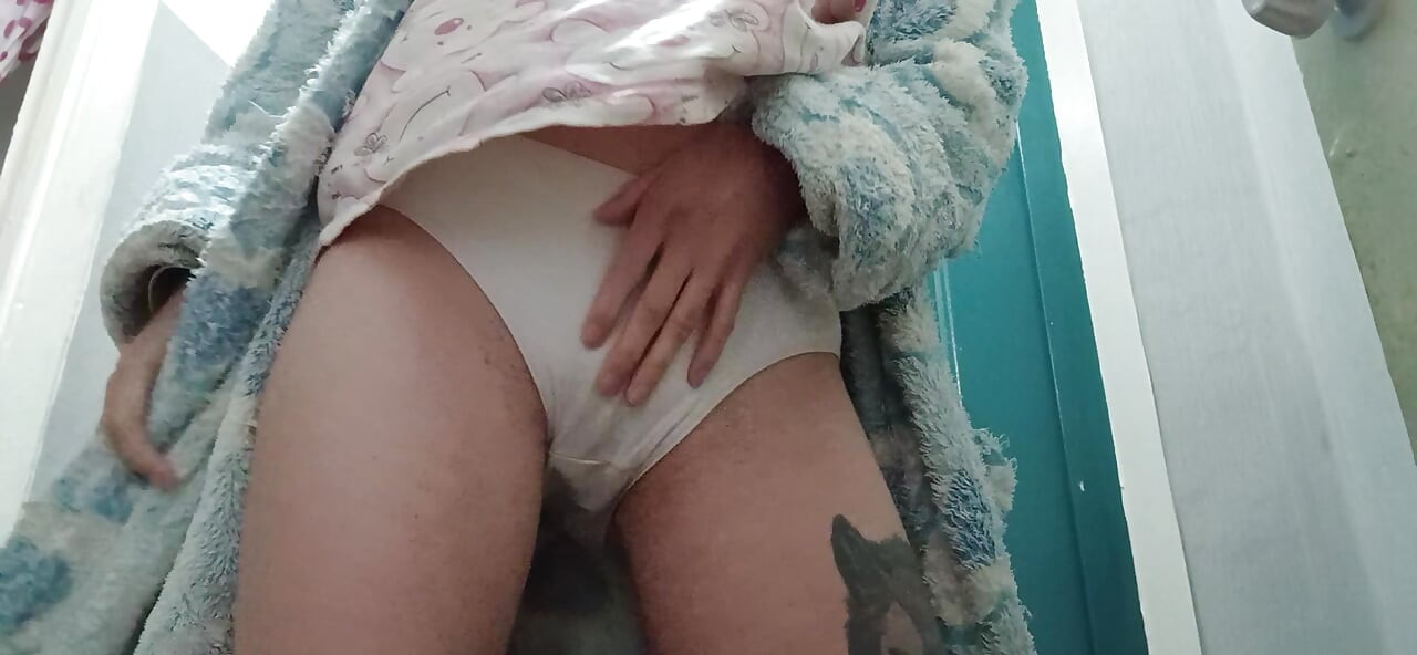 As Soon as My Parents Left for Work, I Immediately Started Masturbating at the Door