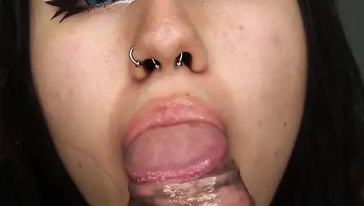 Латина-шлюшка подпрыгивает своей большой задницей на моем жестком члене