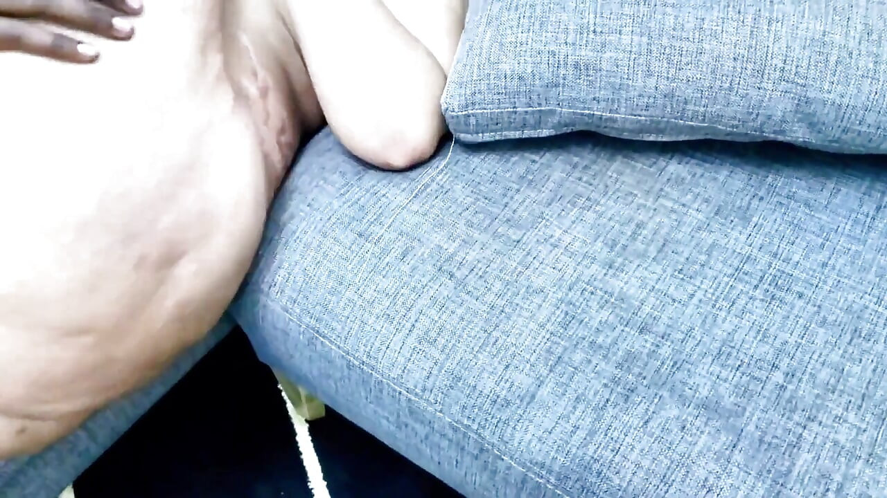 Kurviges schätzchen mit dickem hintern, überwältigt im wilden gangbang - arsch klatscht & kommt überall