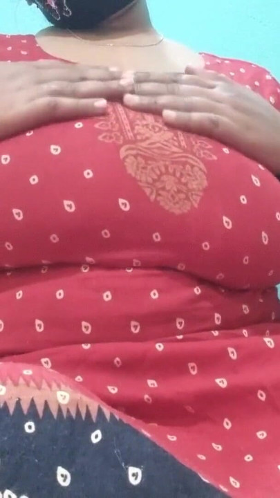 Doce e bonita jovem com bunda grande | Clipe 1