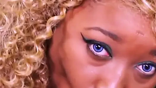 Acemi Nina Rivera ilk Noel saksosunu çekiyor