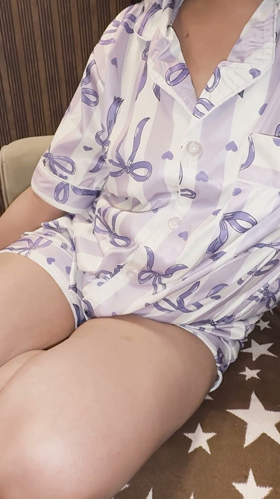 When the Younger Stepsister Got Horny, the Elder Stepbrother Quenched Her Pussy Thirst