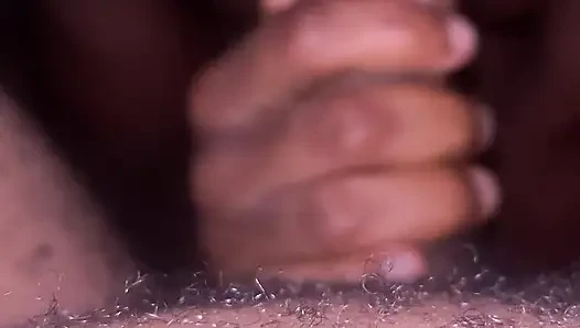 Seksi vücut amatör slimthick zenci genç kız Afrikalı büyük zenci yarağıyla oral seks yapıyor