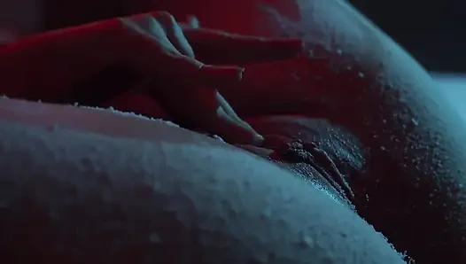 Снег, падающий на мои сиськи и киску - софткорное рождественское соблазнение крупным планом