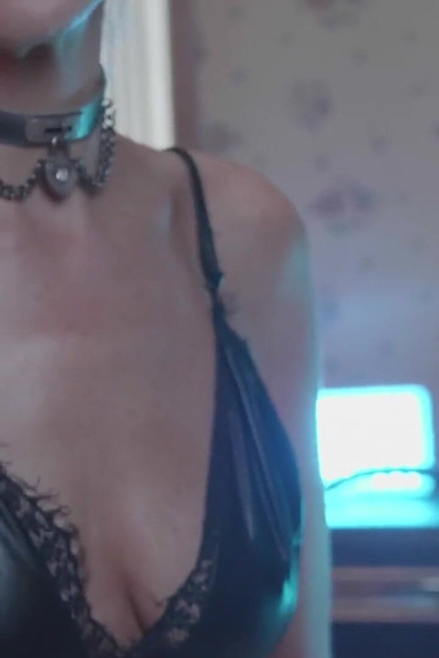 SPH - Marvellee is getting ready for her cam show