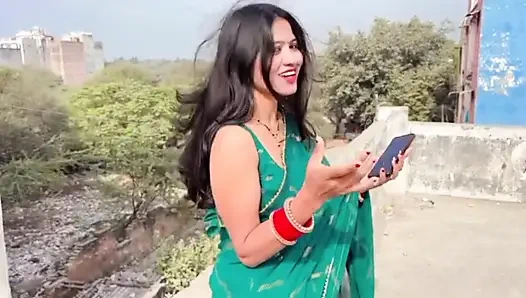 Hintli desi iki arkadaş bir erkekle sert sikişiyor