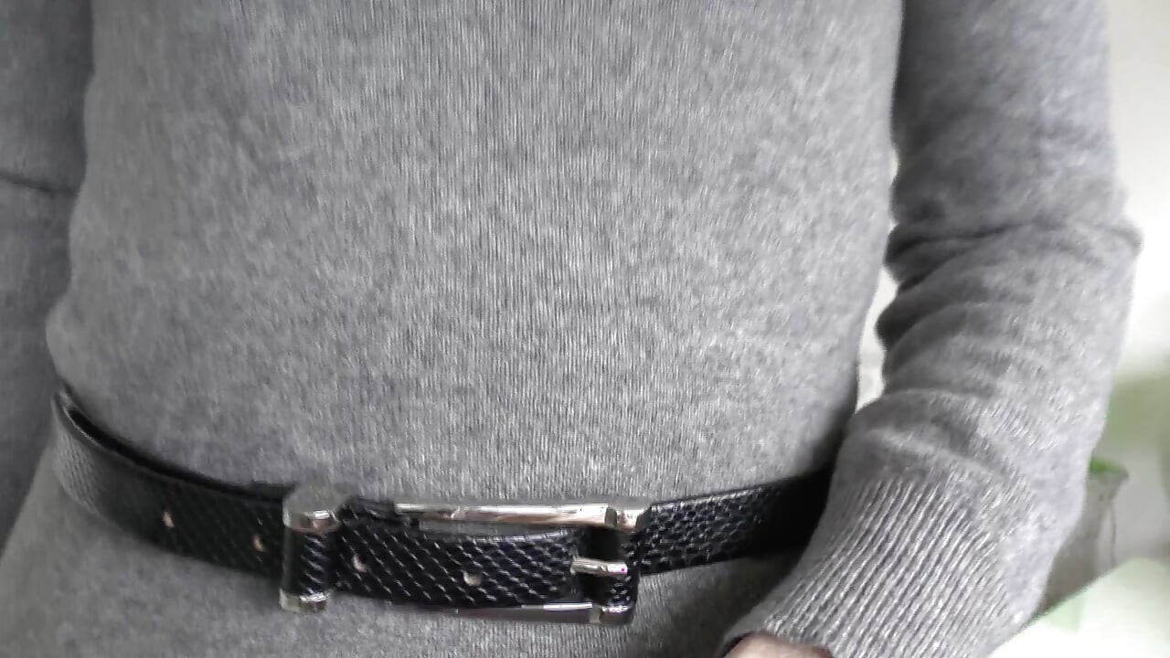 リビングルームでのベルトフィッティング、パート3、レディ・ヴィクトリア・ヴァレンテ