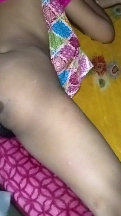 Spectacular moment from "Aunty ki baid par thook daalkar gaand mari"