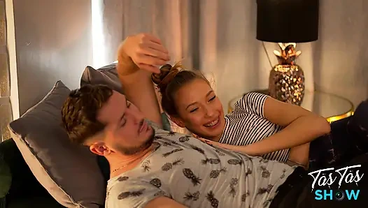 Yeni boşanmış evli kadın psikoloğını sikiyor