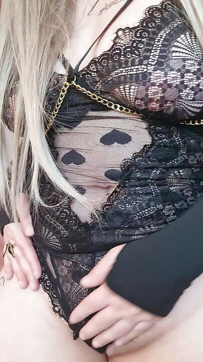 Francesa milf se dá um orgasmo