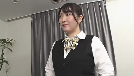 Профессиональная работница Mayu Aoyama заботится о шаловливых желаниях