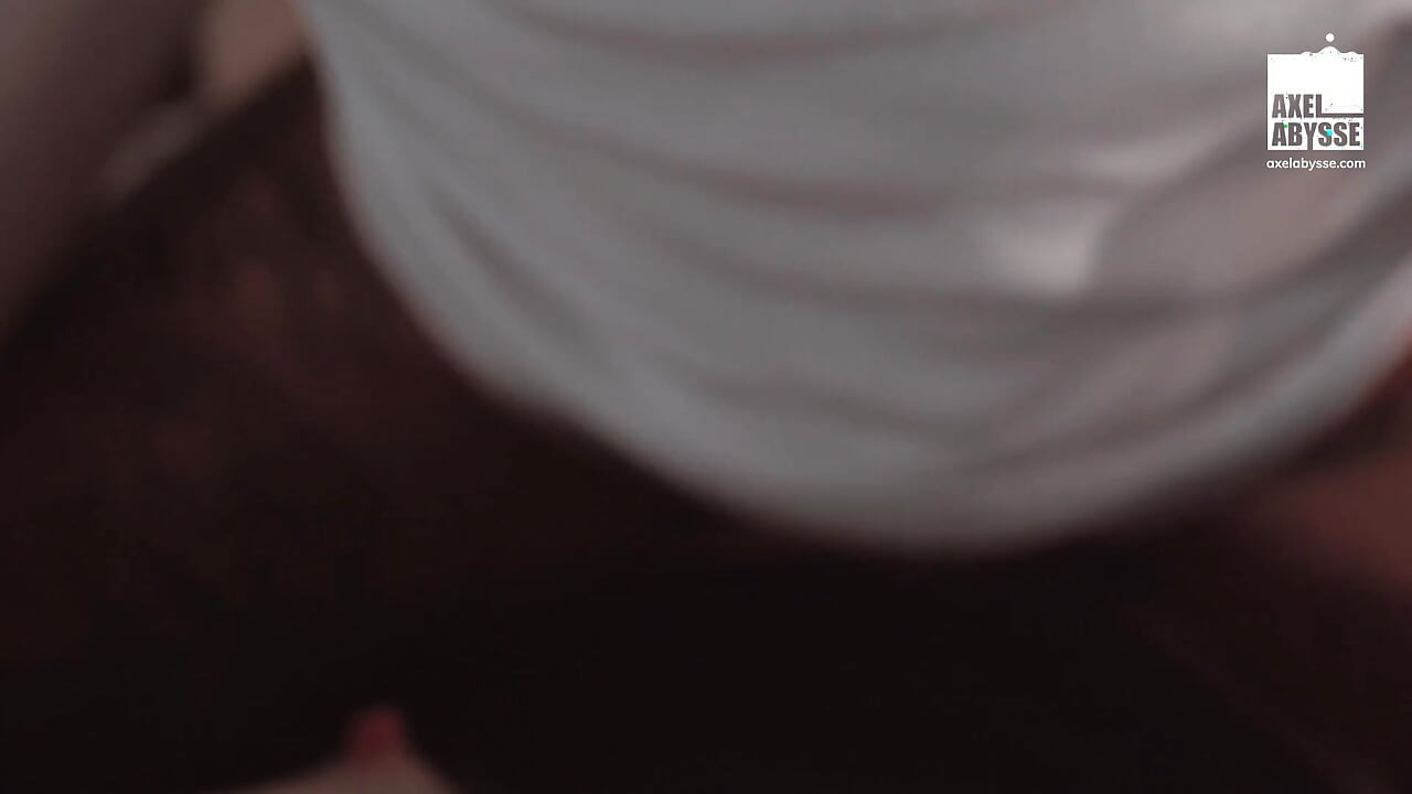 Dominanta Axel Abysse își bagă tot pumnul în curul lui Jamal