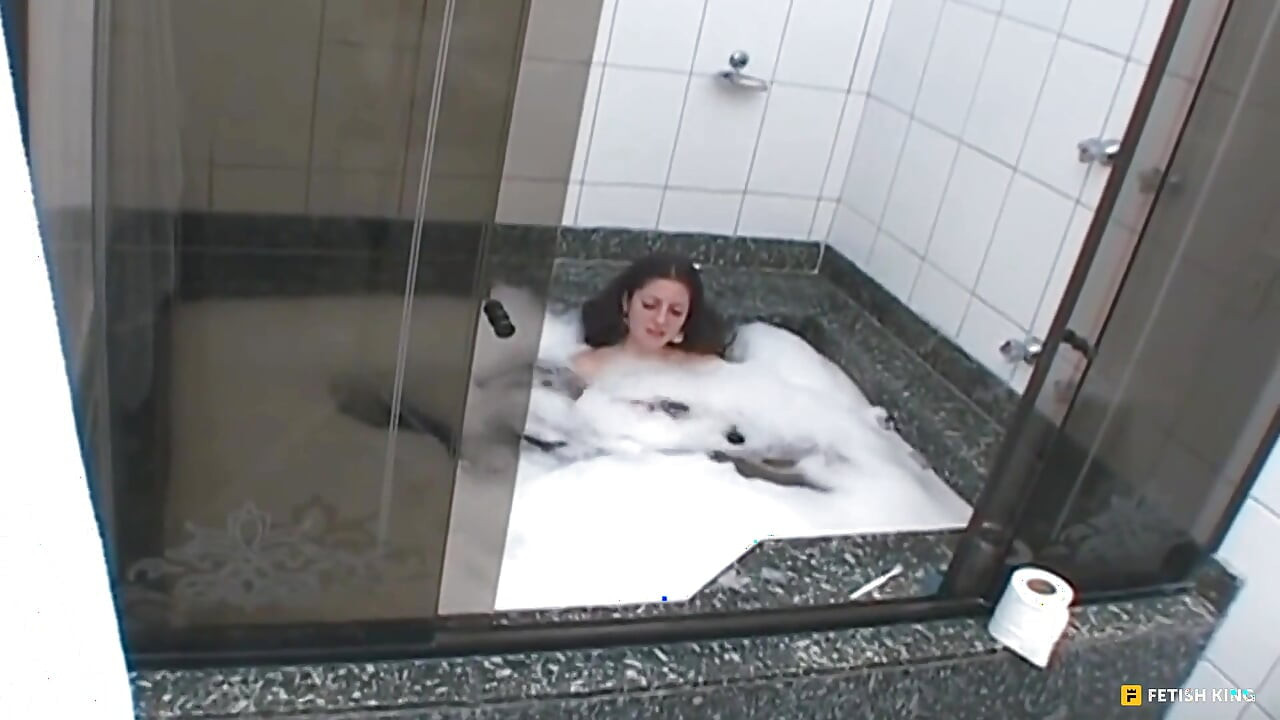 Progutaj moju slatku pljuvačku - pljuvačka ljubi lezbejsku erotsku dominaciju