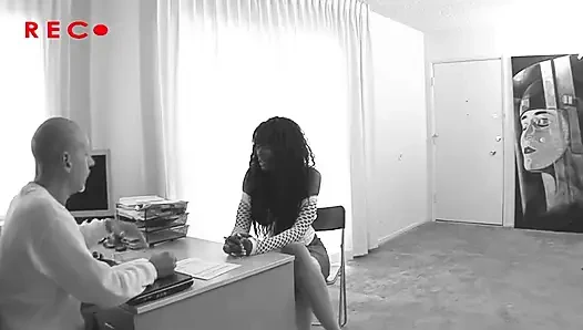 Memek hitam gadis kulit hitam mengisap kontol besar