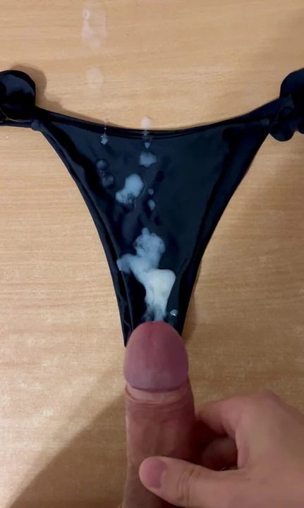 Massive cumshot on stepsister bikini
