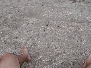 Khỏa thân trên bãi biển