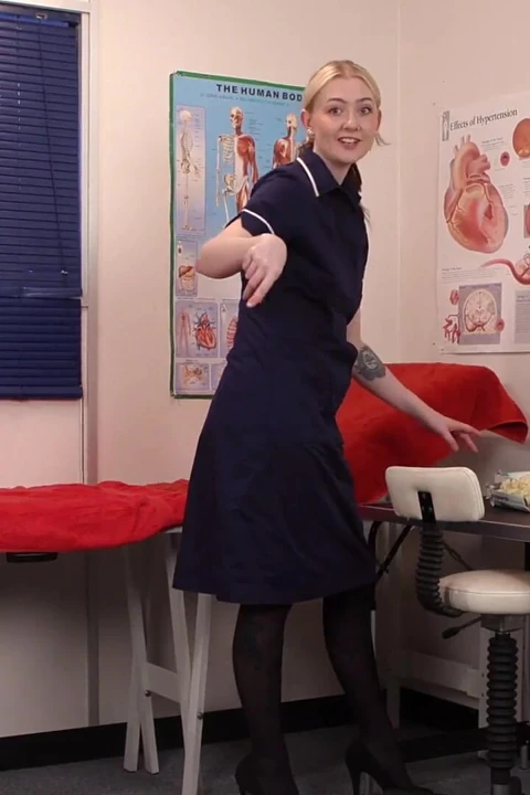 顽皮的护士