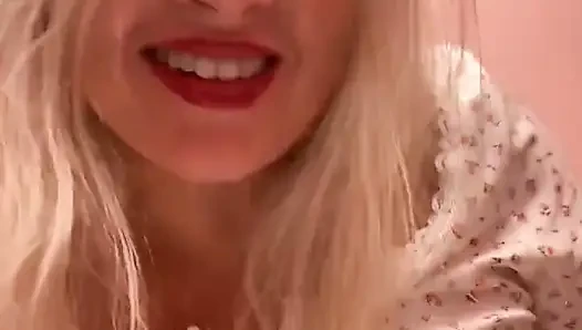 I Found This Little Dance in the Bathroom Video