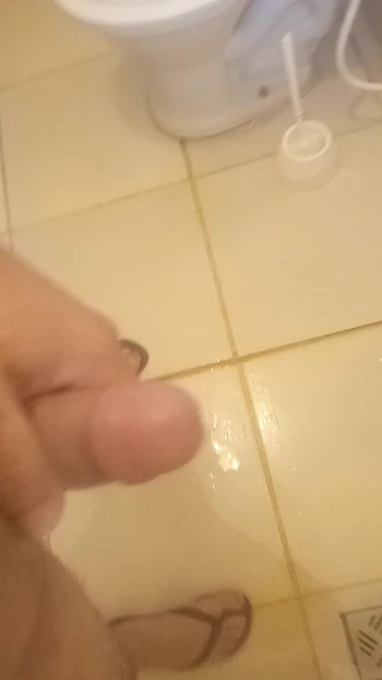 بصقت على زبي وغضبت