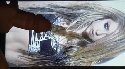 Princess Avril Lavigne makes me cum