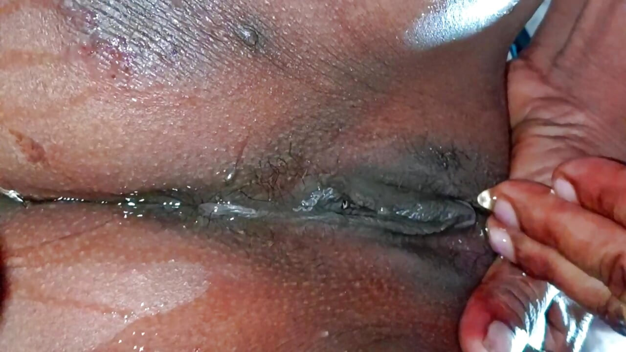 Sister-in-law was hot and showered with water from her. The brother-in-law warmed up with his tongue.