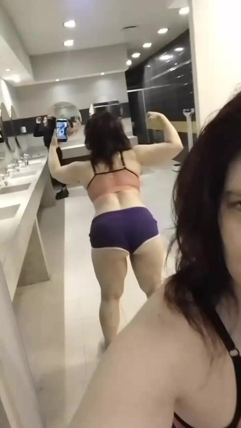 보지, 엉덩이와 가슴