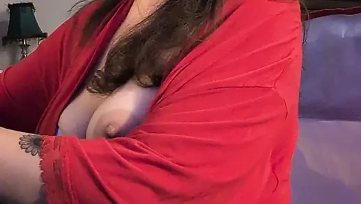Azgın orta yaşlı seksi kadın çalışırken fışkırtıyor