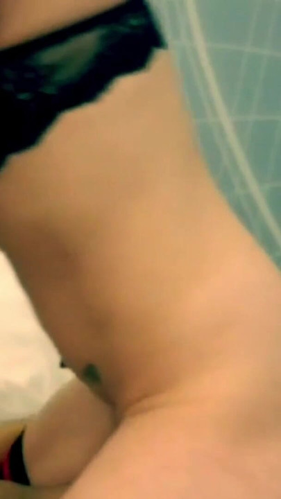 Soția curvă fute un prieten într-o cameră de hotel | Clip 1