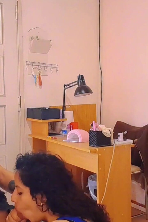 Posjećujem prijatelja i dopuštam mu da se riješi želje koju je imao prema meni za Eddiequeens
