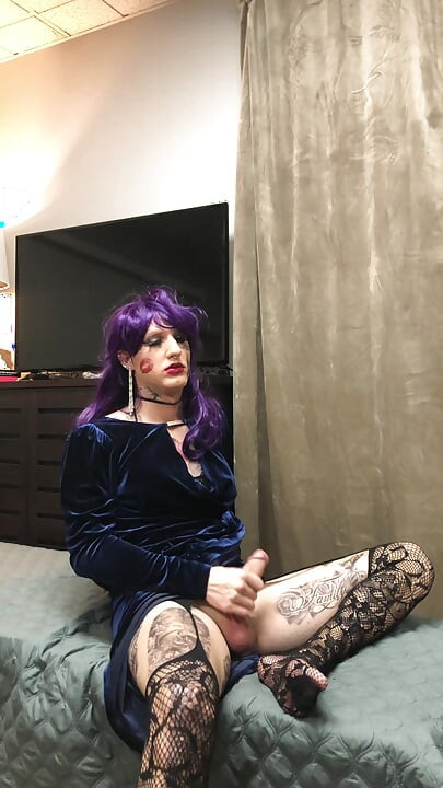 Extremely Hot Tatted Sissy Masturbation